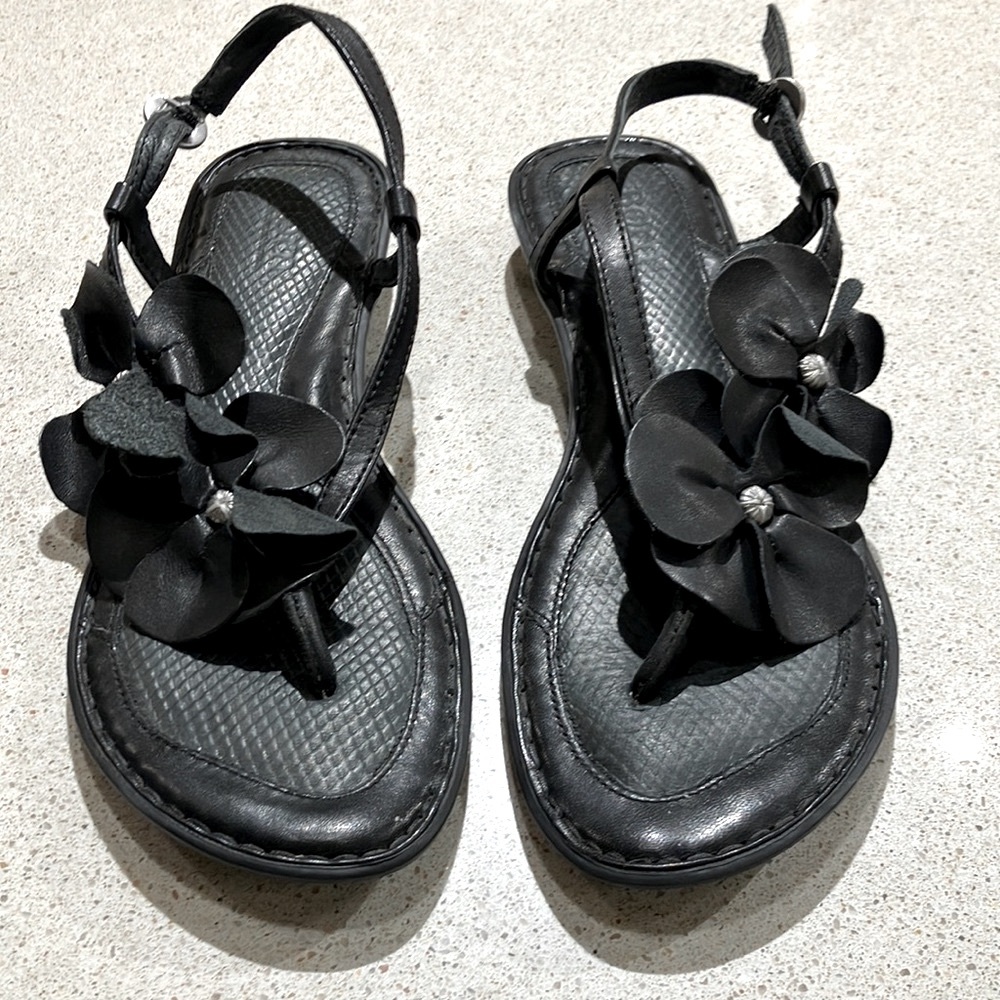 Born Leather Thong Sandals Size 8